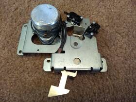 14-33-481-01 Bosch / Thermador 14-33-481 Oven Latch - Used