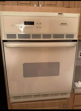 T5446 Frigidaire White Appliance Kitchen Set