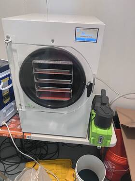 02848 Harvest Right Home Freeze Dryer Size Medium With Pump Trays Great Condition