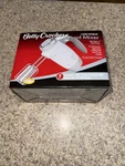 Betty Crocker BC-2205C Hand Mixer 7-SPEEDS 300W White. Fixed Price $19.99.