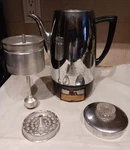 M178 Vintage Universal Landers Frary & Clark 4410 Percolator Coffee Pot No Cord. Fixed Price $21.99.