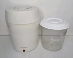 Yogourmet Rolmex Multi Electric Yogurt Maker White 2 Quart Container Model. Fixed Price $32.92.
